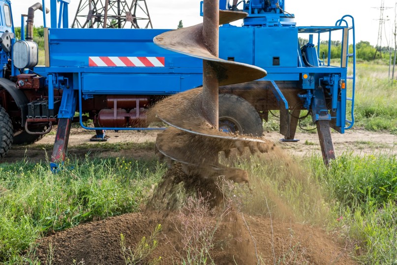 Odwierty Odwierty Rzeszów Odwierty geologiczne Opinie geotechniczne Badania geotechniczne - świder odwiercający dziurę